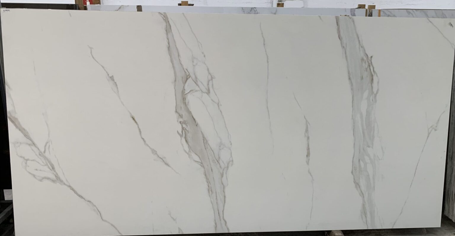 lamina sinterizada ultracompacta calacatta gold bancada piso revestimento